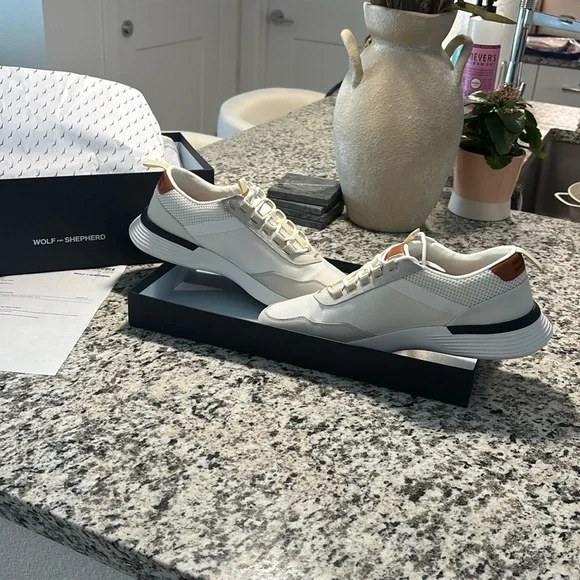 Wolf & Shepherd Crossover Victory Trainer - Picture 2 of 4